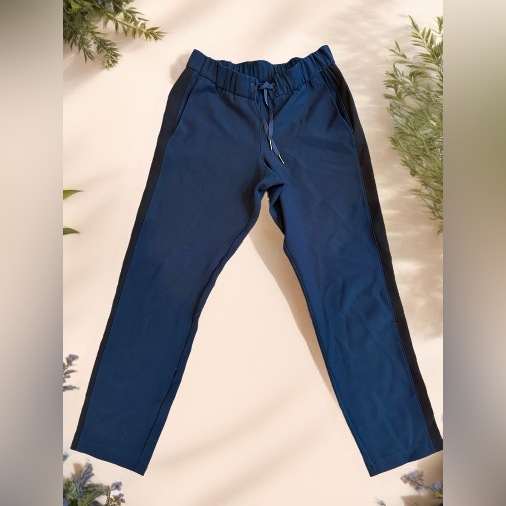 Lululemon On The Fly Pant Woven *Track Stripe
True Navy / Black